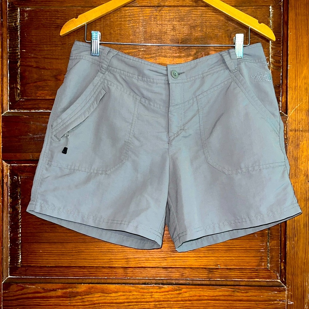 North face short court shorts size 10